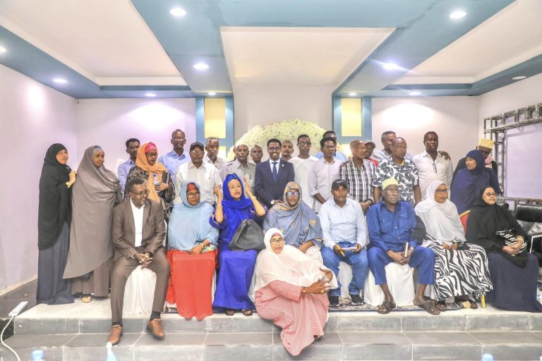 Wasiirka Wasaaradda Mudane Xildhibaan Maxamed Barre Maxamuud ayaa kulan tala galin iyo fikrad aruurin ah la qaatay qaar ka mid ah bahda Ciyaaraha gaar ahaan lafihii hore ama Rugcadaayaashii Isboortiga.