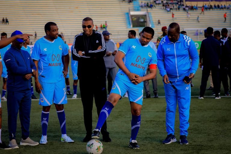 kulankii kubadda cagta kooxaha Somali Legends iyo African Legends ee lagu soo dhaweynayay xiddigaha Afrika, sida Samuel Eto’o, Jay-Jay Okocha, iyo Emmanuel Adebayor ayaa kusoo dhamaatay 8-4 oo ay guushu ku raacday kooxda African Legends.