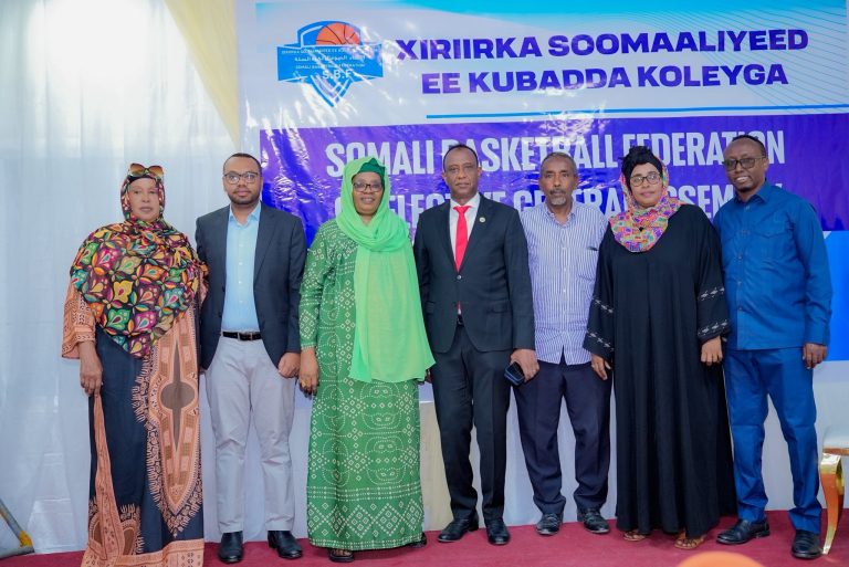 Wasiir ku xigeenka Wasaaradda Dhallinyarada iyo Isboortiga Xildhibaan Dahabo Susow Maxamud oo ka qeybgashay shirweynaha 9aad ee Xiriirka Soomaaliyeed ee Kubadda Kolayga kaas oo lagu doortay hoggaanka sare ee Xiriirka.