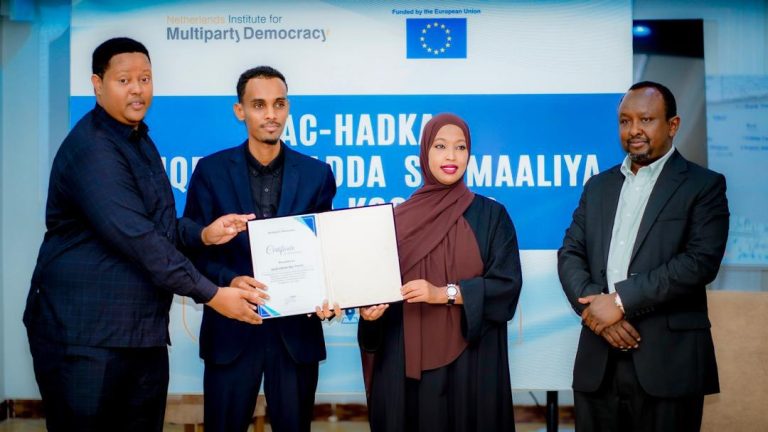 Agaasimaha Waaxda Dhalinyarada oo Soo Xirtay Tababar Ku Saabsan Hoggaaminta, Maamul-Wanaagga iyo Xallinta Khilaafaadka