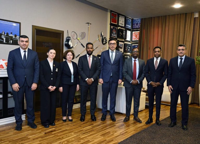 Wafdiga ka socda Wasaaradda Dhallinyarada iyo Ciyaaraha oo uu hoggaaminayay Wasiir Maxamed Cabdulqaadir Cali ayaa booqasho shaqo oo rasmi ah ku tegay magaalada Baku ee dalka Azerbaijan.