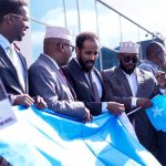 Garsooraha Soomaaliyeed ee heerka Caalami Cumar Cabdulqaadir Cartan oo dib ugu soo laabtay dalka ayaa soo dhaweyn heer qaran ah loogu sameeyay garoonka diyaaradaha ee Aadan Cadde.
