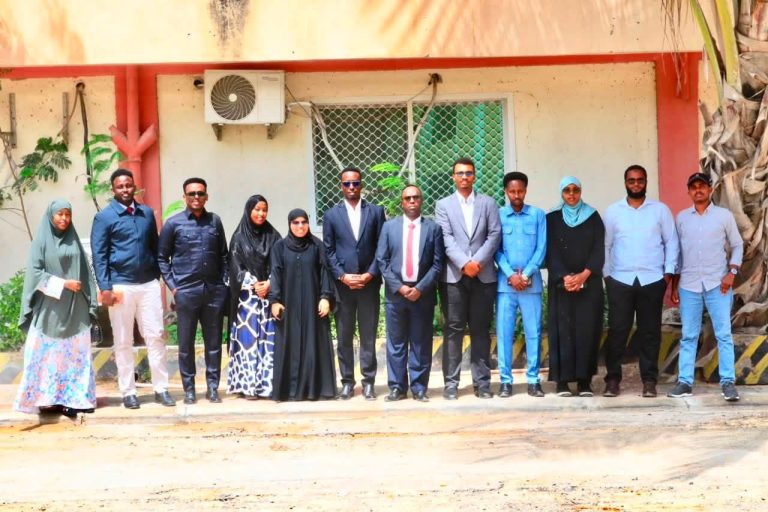 Agaasimaha Guud ee Wasaaradda Dhallinyaradda iyo Ciyaarahaa XFS  ayaa kulan la qaatay gudoonka sarre iyo xubnaha golaha Dhallinyarada Qaranka Soomaaliyeed.