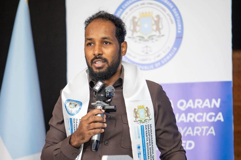 Munaasabadda daahfurka Sharciga Caddaaladda Da’yarta Soomaaliyeed, oo uu ka qaybgalay Wasiirka Wasaaradda Dhallinyarada iyo Ciyaaraha Xukuumadda Federaalka Soomaaliya.